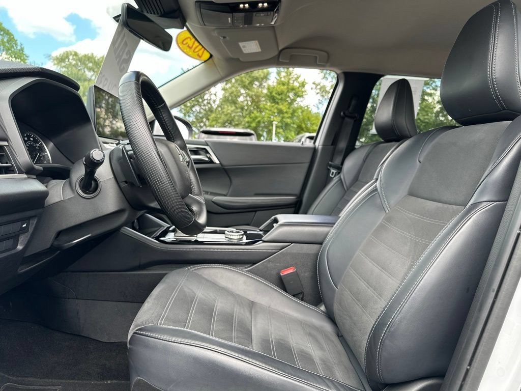 Used 2025 Mitsubishi Outlander SE AWD/4WD image 39