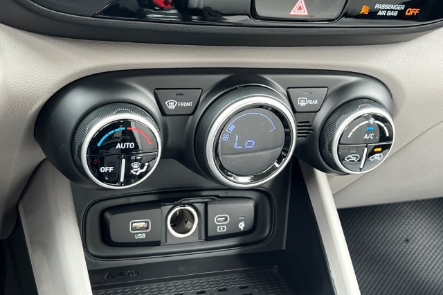 New 2026 Hyundai Venue SEL FWD image 19