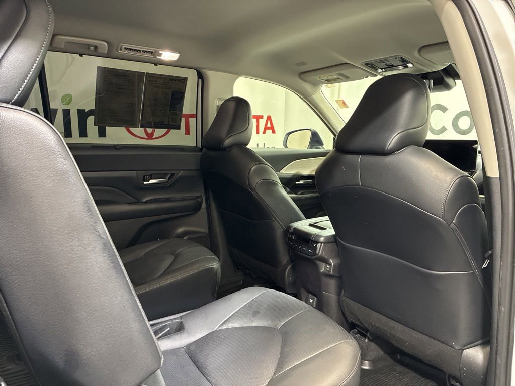 Used 2024 Toyota Grand Highlander AWD image 14