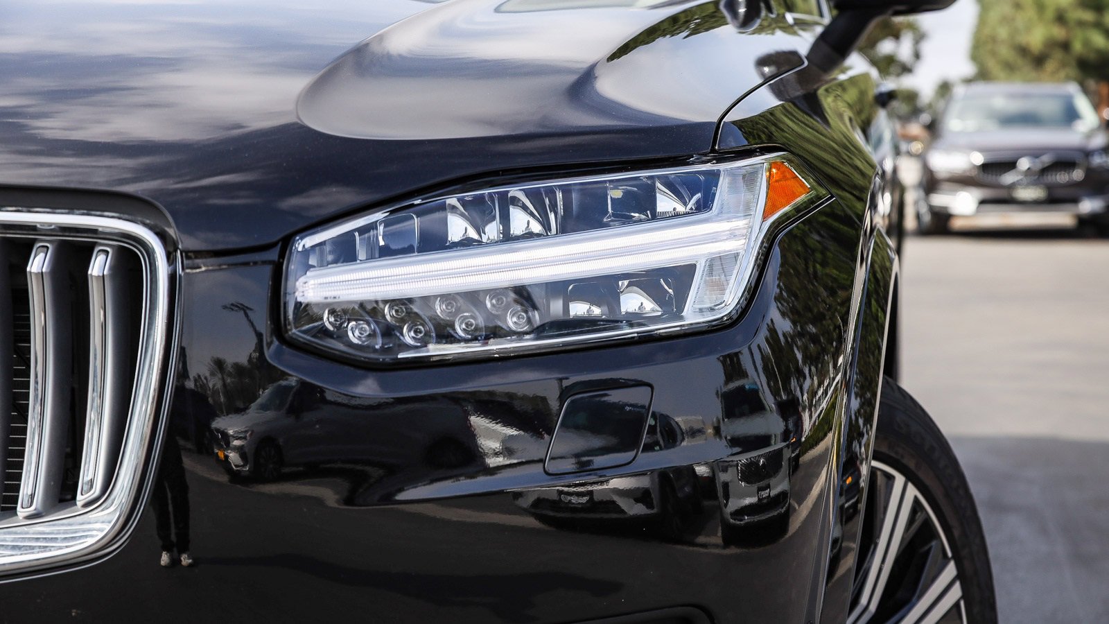 Used 2025 Volvo XC90 B6 Ultra image 2