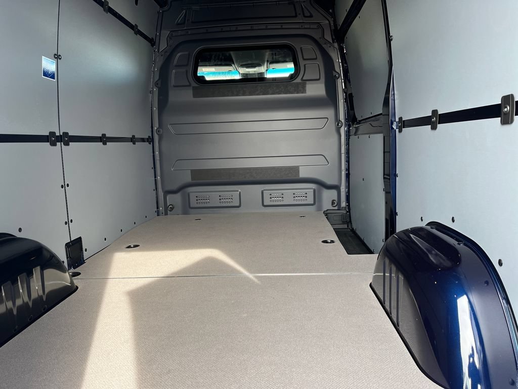 Used 2025 Mercedes-Benz Sprinter 2500 image 9