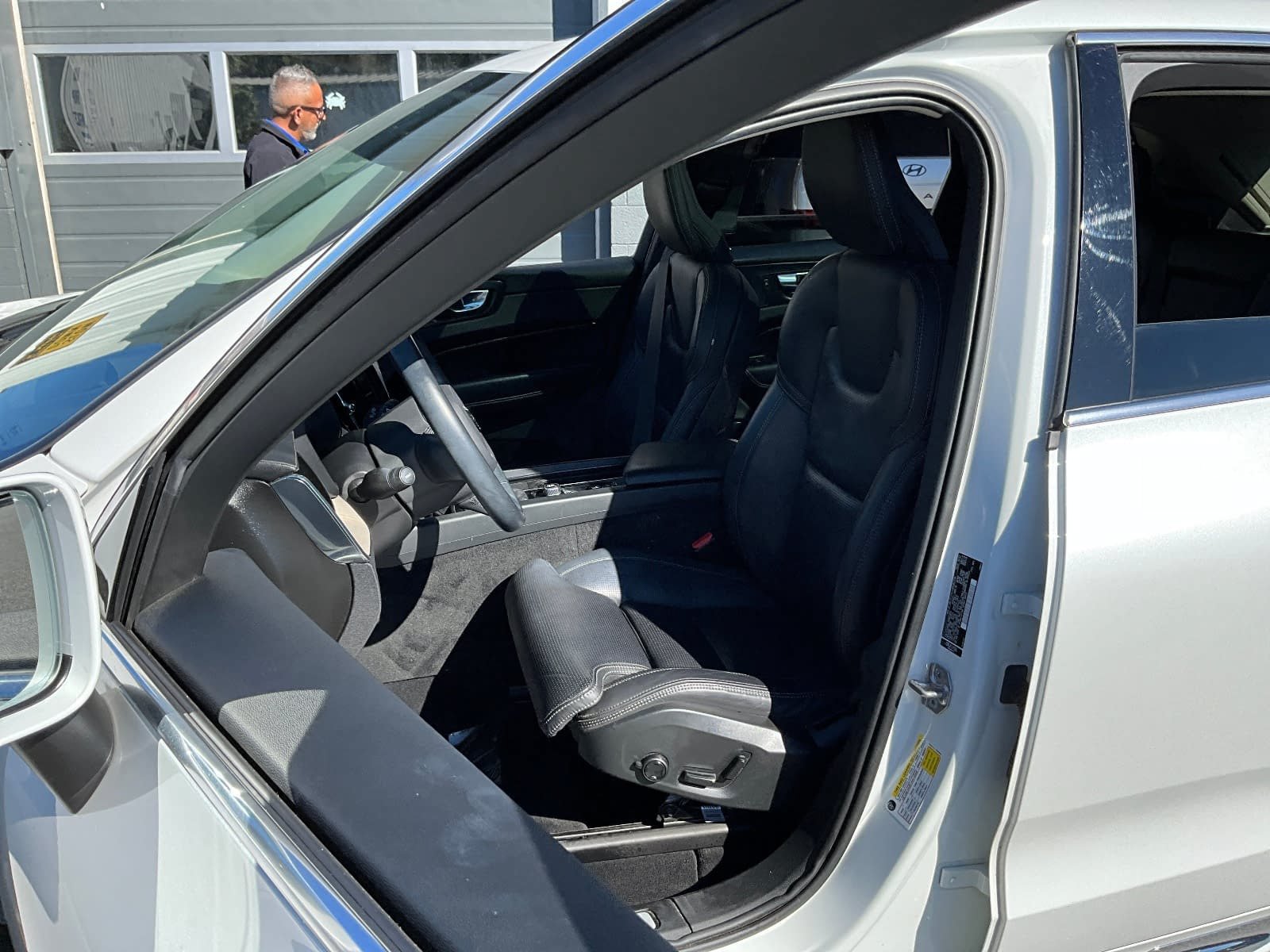 Used 2021 Volvo XC60 T5 Inscription w/ Advanced Package AWD/4WD image 17