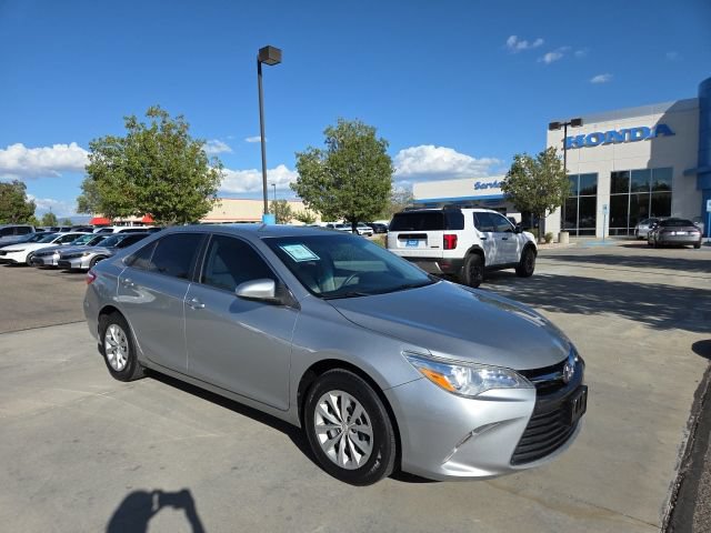 Used 2017 Toyota Camry LE FWD image 3
