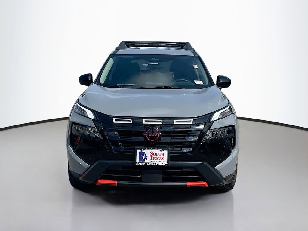 Used 2025 Nissan Rogue SV AWD/4WD image 2