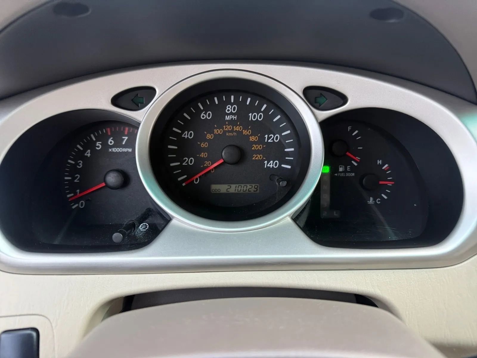 Used 2005 Toyota Highlander 4WD V6 w/ 3rd Row image 21