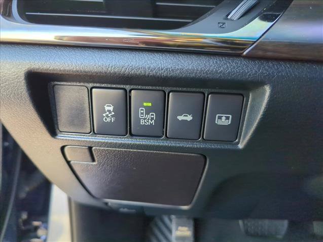 Used 2016 Toyota Avalon Limited FWD image 12