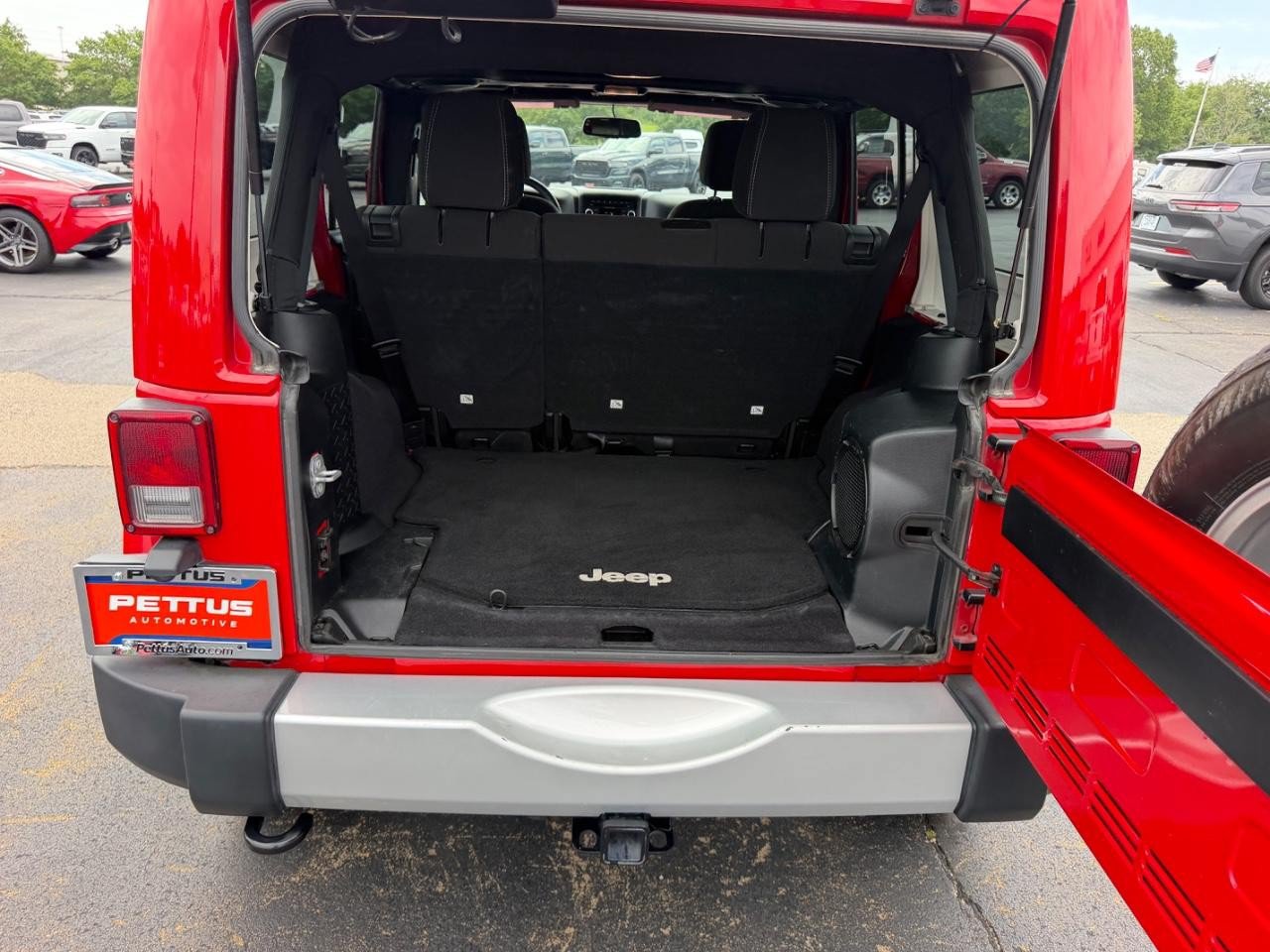 Used 2014 Jeep Wrangler Unlimited Sahara w/ Connectivity Group AWD/4WD image 5