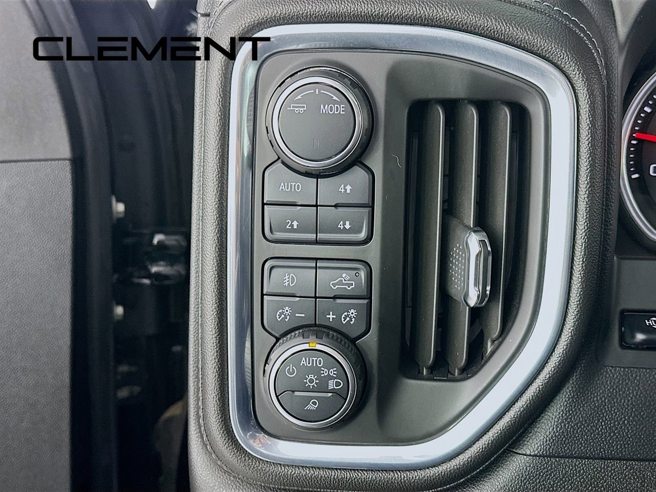 Used 2020 Chevrolet Silverado 2500 LTZ w/ LTZ Premium Package AWD/4WD image 14