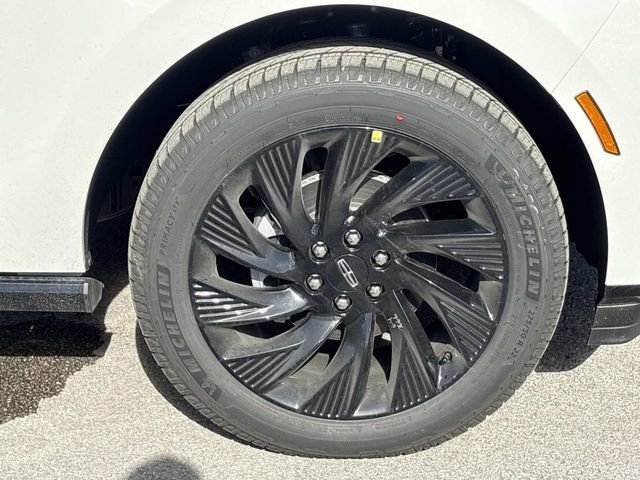 New 2025 Lincoln Navigator Reserve w/ Jet Appearance Package image 9