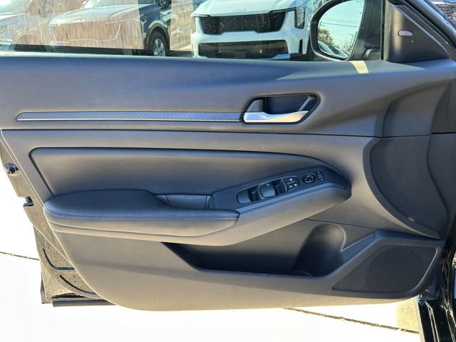 Used 2024 Nissan Altima 2.5 SV image 14