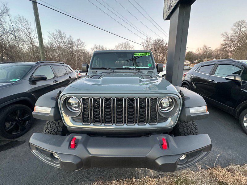 Used 2025 Jeep Wrangler Rubicon image 1