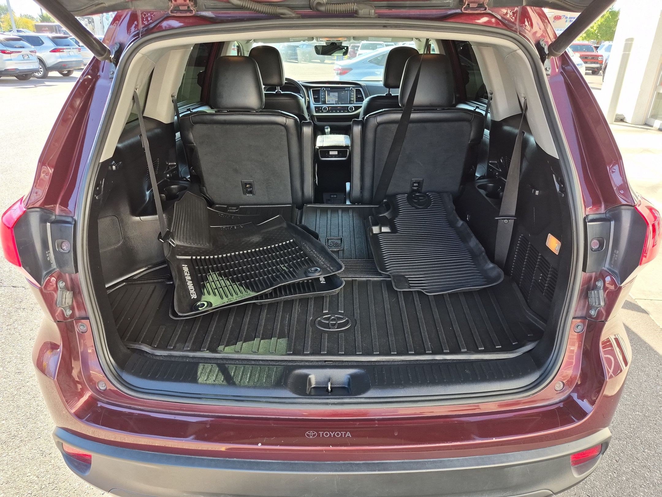 Used 2019 Toyota Highlander XLE AWD/4WD image 32