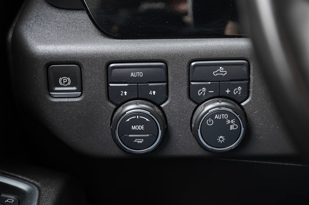 Used 2024 Chevrolet Silverado 1500 LT AWD/4WD image 32