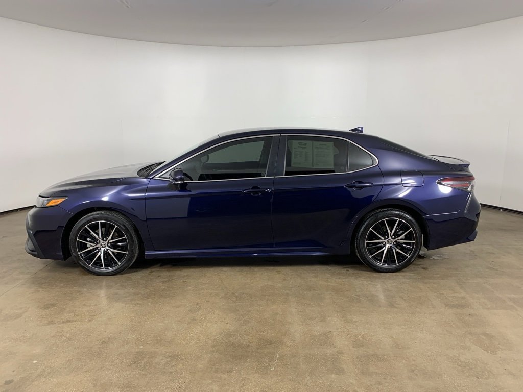 Used 2022 Toyota Camry SE image 16