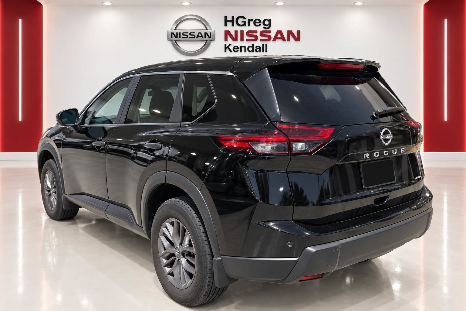 Used 2024 Nissan Rogue S FWD image 2
