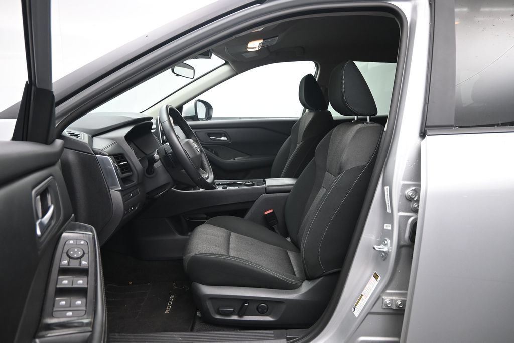 Used 2025 Nissan Rogue SV AWD/4WD image 22