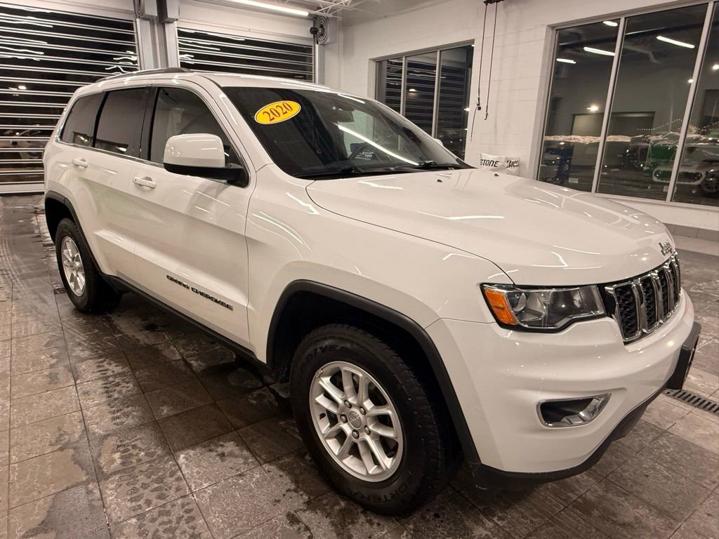 Used 2020 Jeep Grand Cherokee Laredo image 1