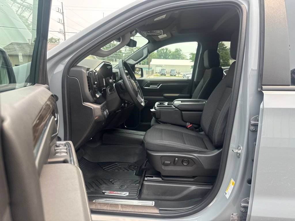Used 2024 Chevrolet Silverado 1500 LT AWD/4WD image 13