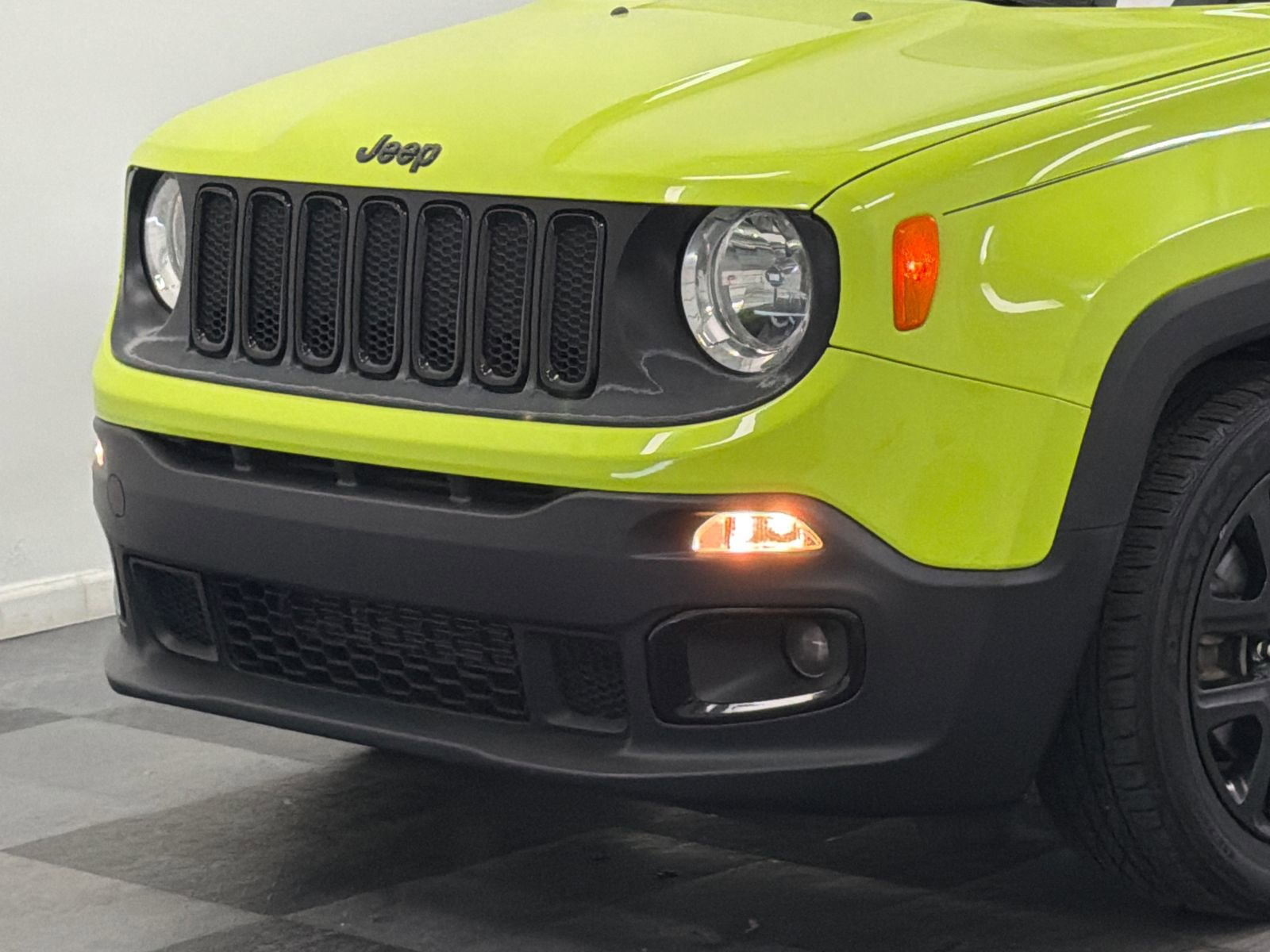 Used 2017 Jeep Renegade Altitude video 2