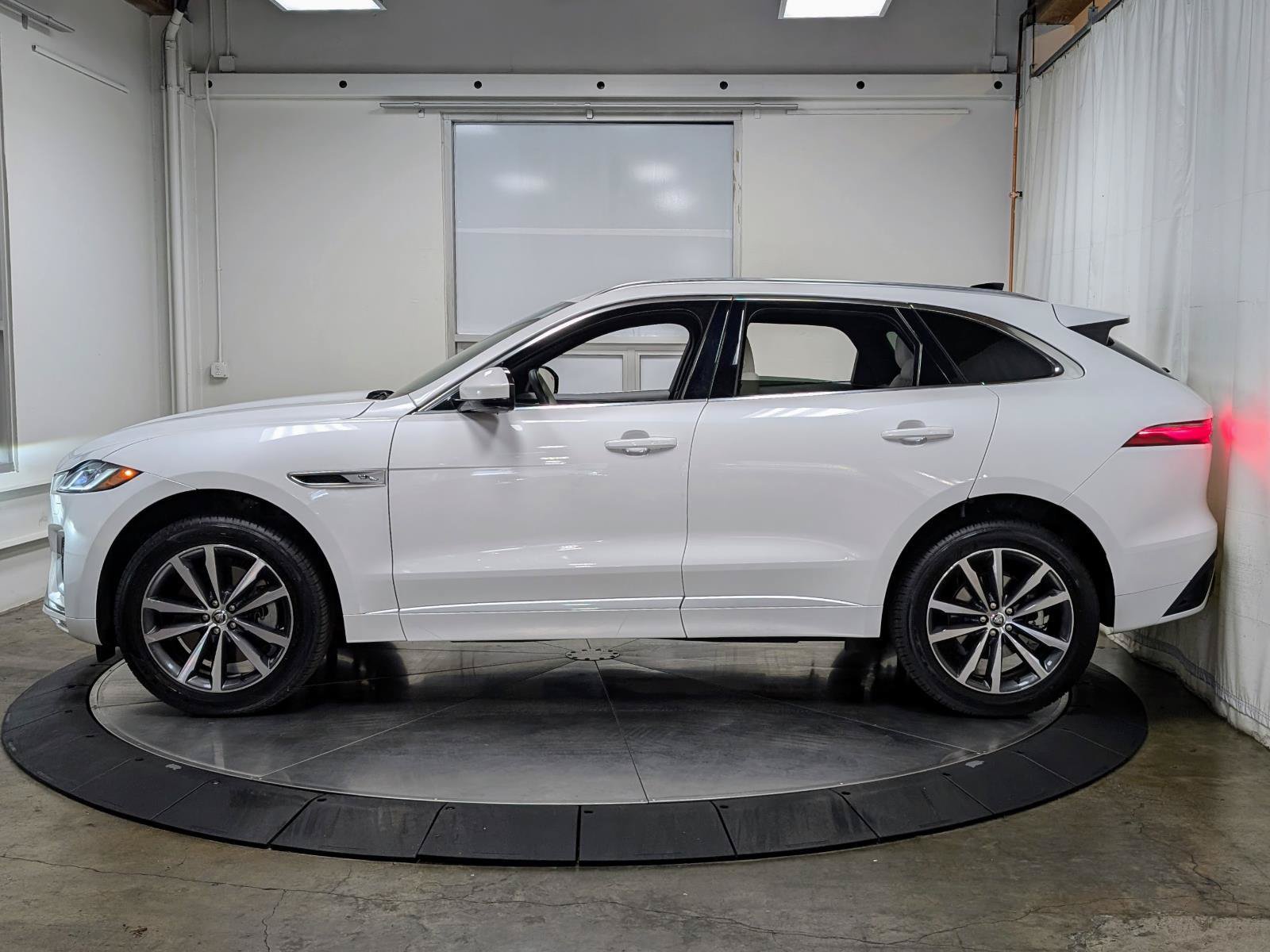 Used 2024 Jaguar F-PACE R-Dynamic S AWD/4WD image 4