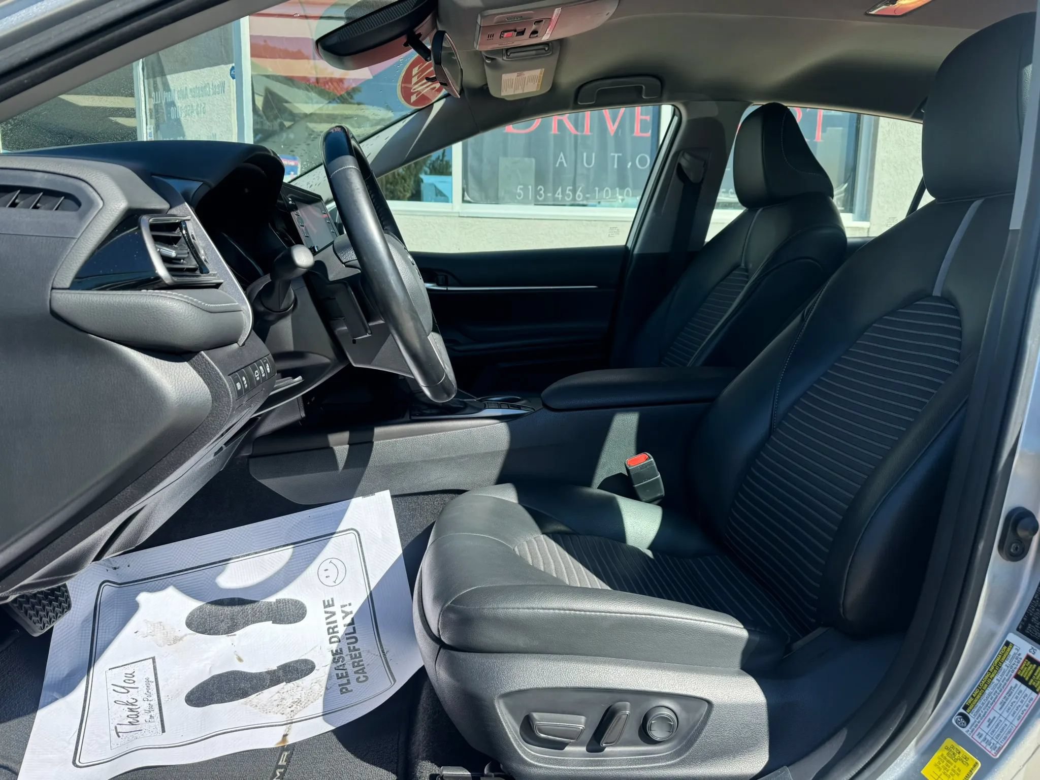 Used 2022 Toyota Camry SE w/ Cold Weather Package FWD image 7