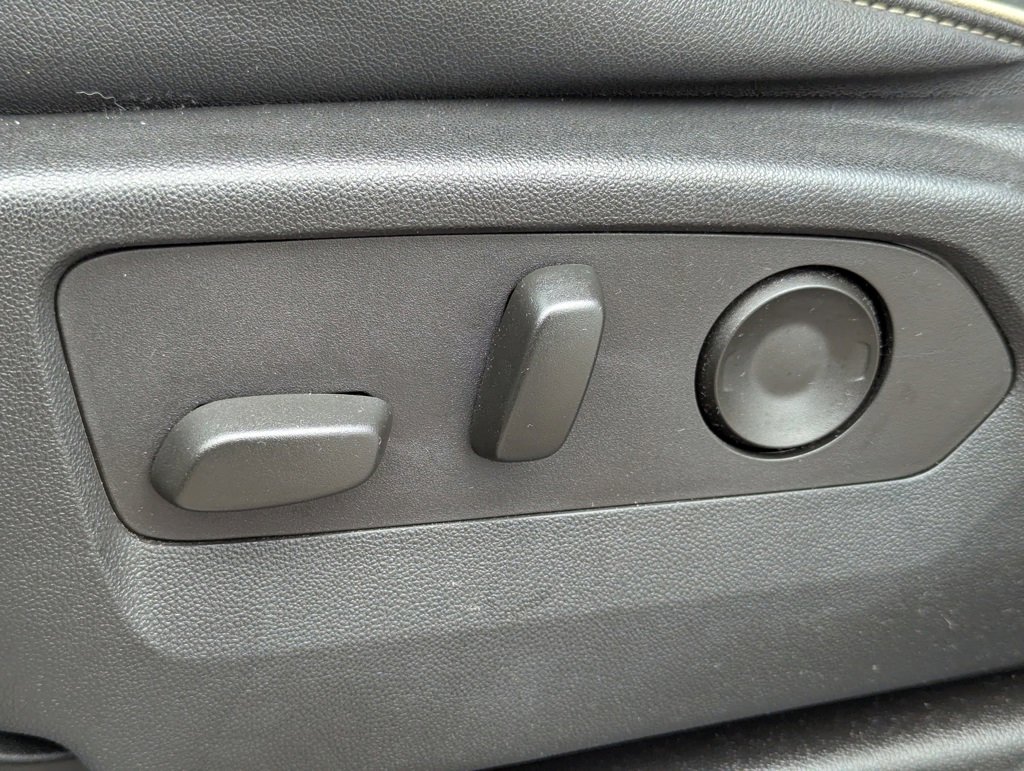 Used 2023 GMC Yukon SLT image 28