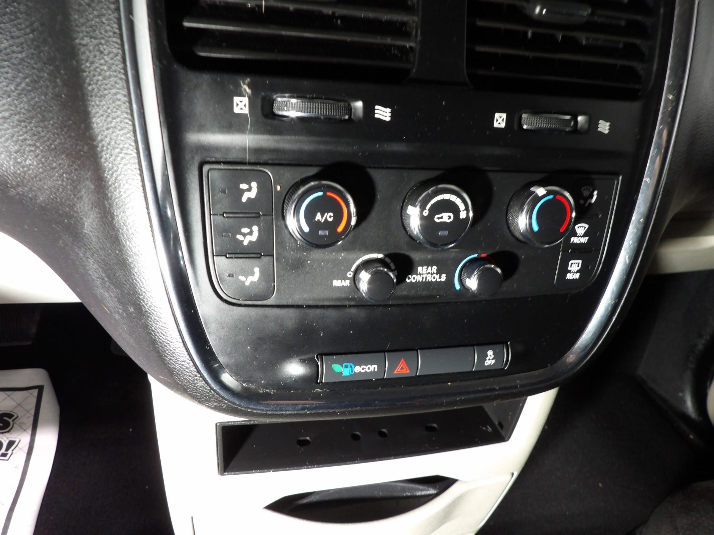 Used 2013 Dodge Grand Caravan SXT image 17