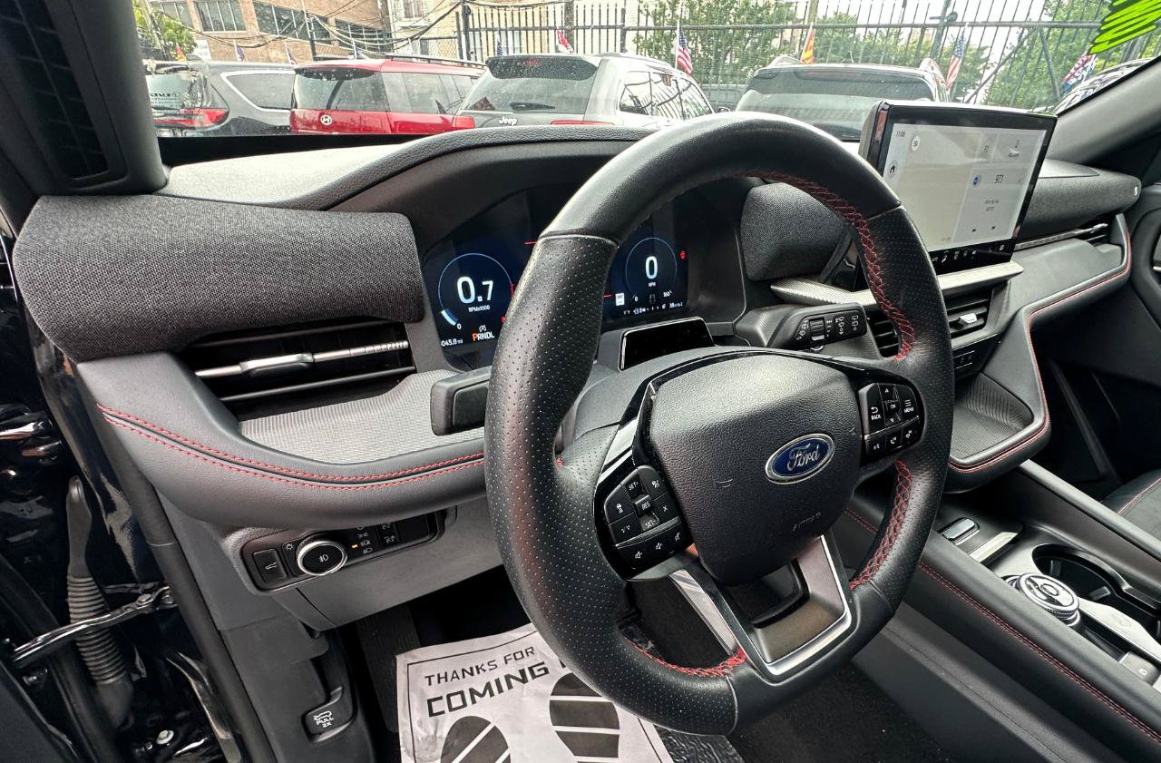 Used 2025 Ford Explorer ST-Line w/ ST-Line Street Pack AWD/4WD image 9