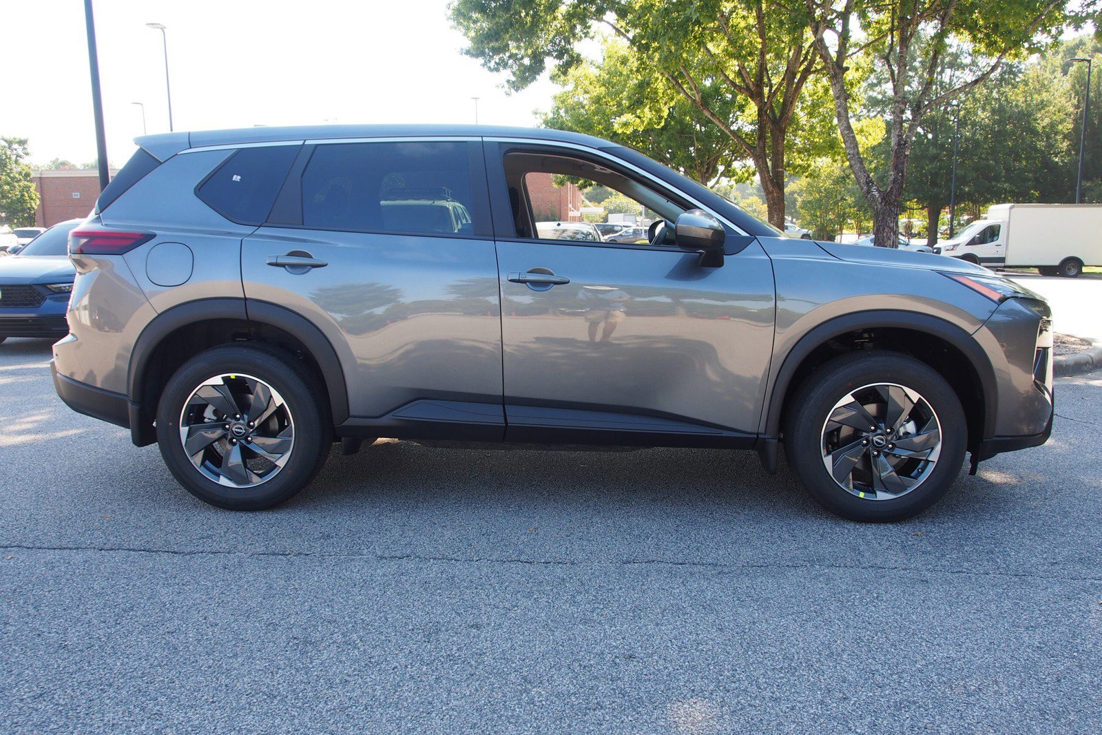 Used 2026 Nissan Rogue SV FWD image 8