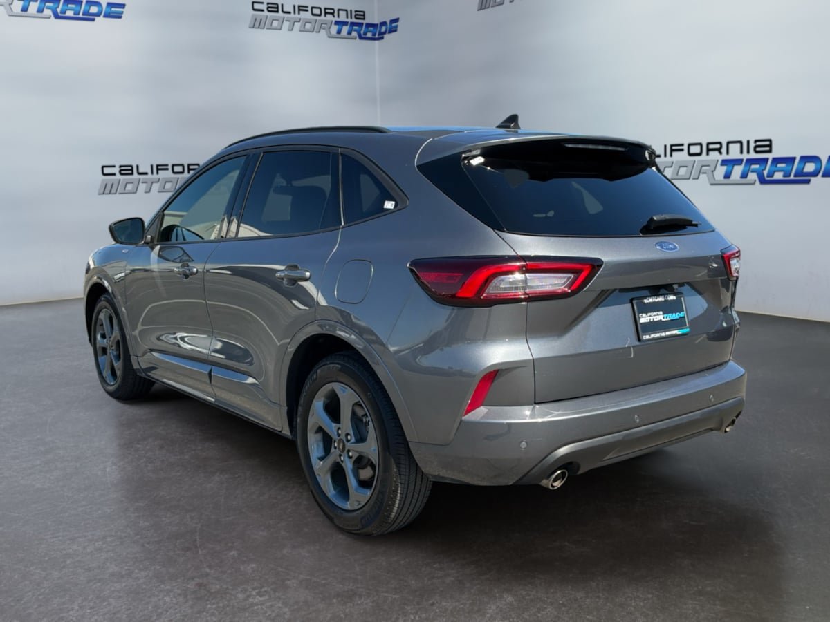 Used 2023 Ford Escape ST-Line w/ Tech Pack #1 FWD image 7