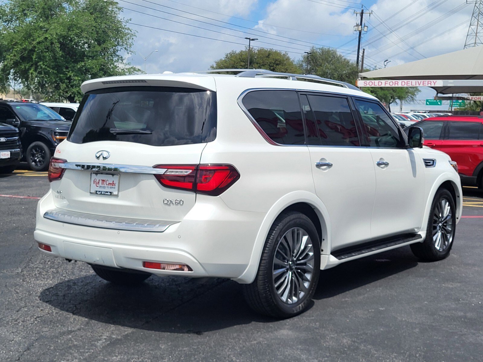 Used 2021 INFINITI QX80 Sensory w/ Cargo Package AWD/4WD image 4