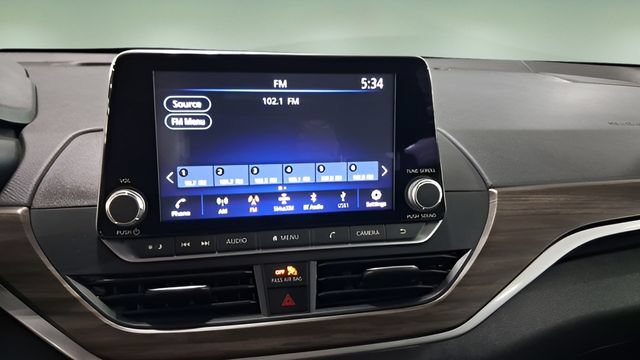 Used 2025 Nissan Altima 2.5 SV FWD image 9