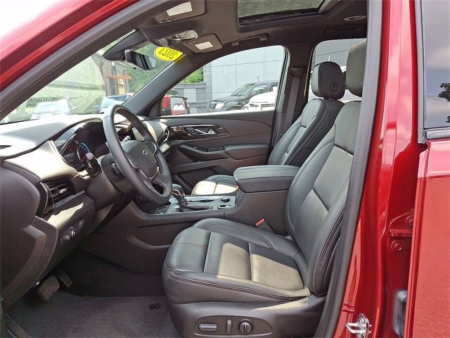 Used 2023 Chevrolet Traverse RS image 11