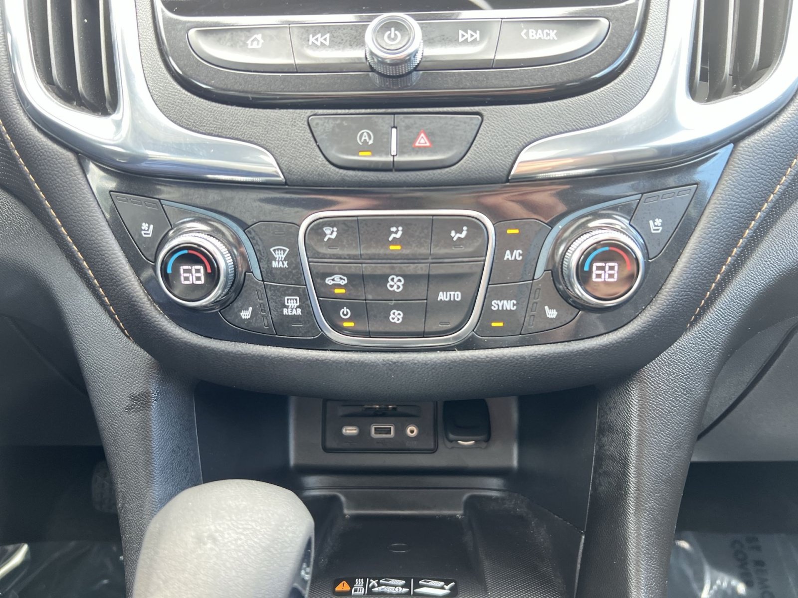 Used 2023 Chevrolet Equinox Premier AWD/4WD image 20
