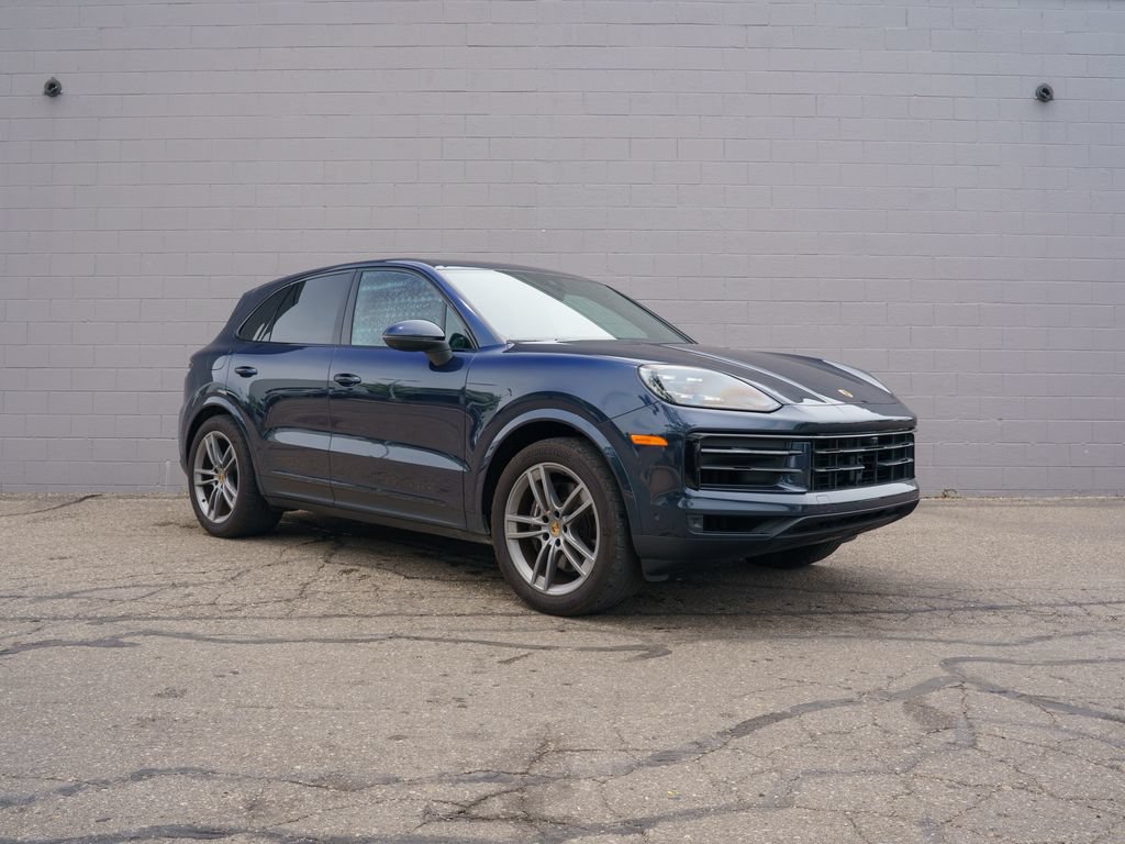 Used 2024 Porsche Cayenne AWD/4WD image 9
