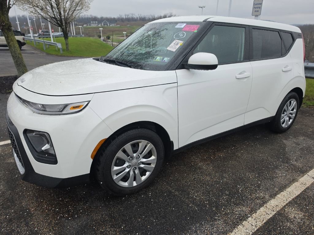 Used 2022 Kia Soul LX image 2