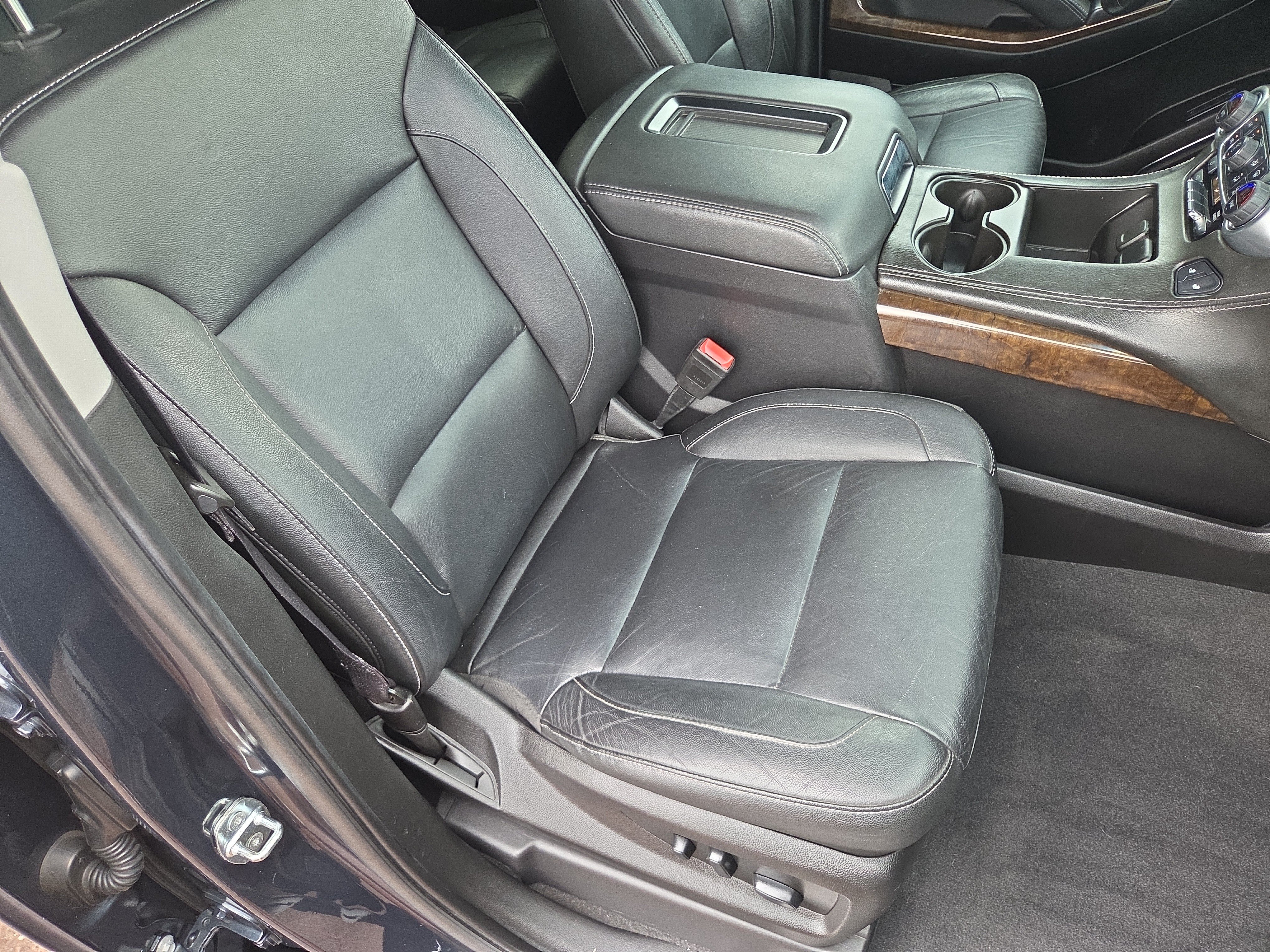 Used 2019 Chevrolet Suburban LT AWD/4WD image 16