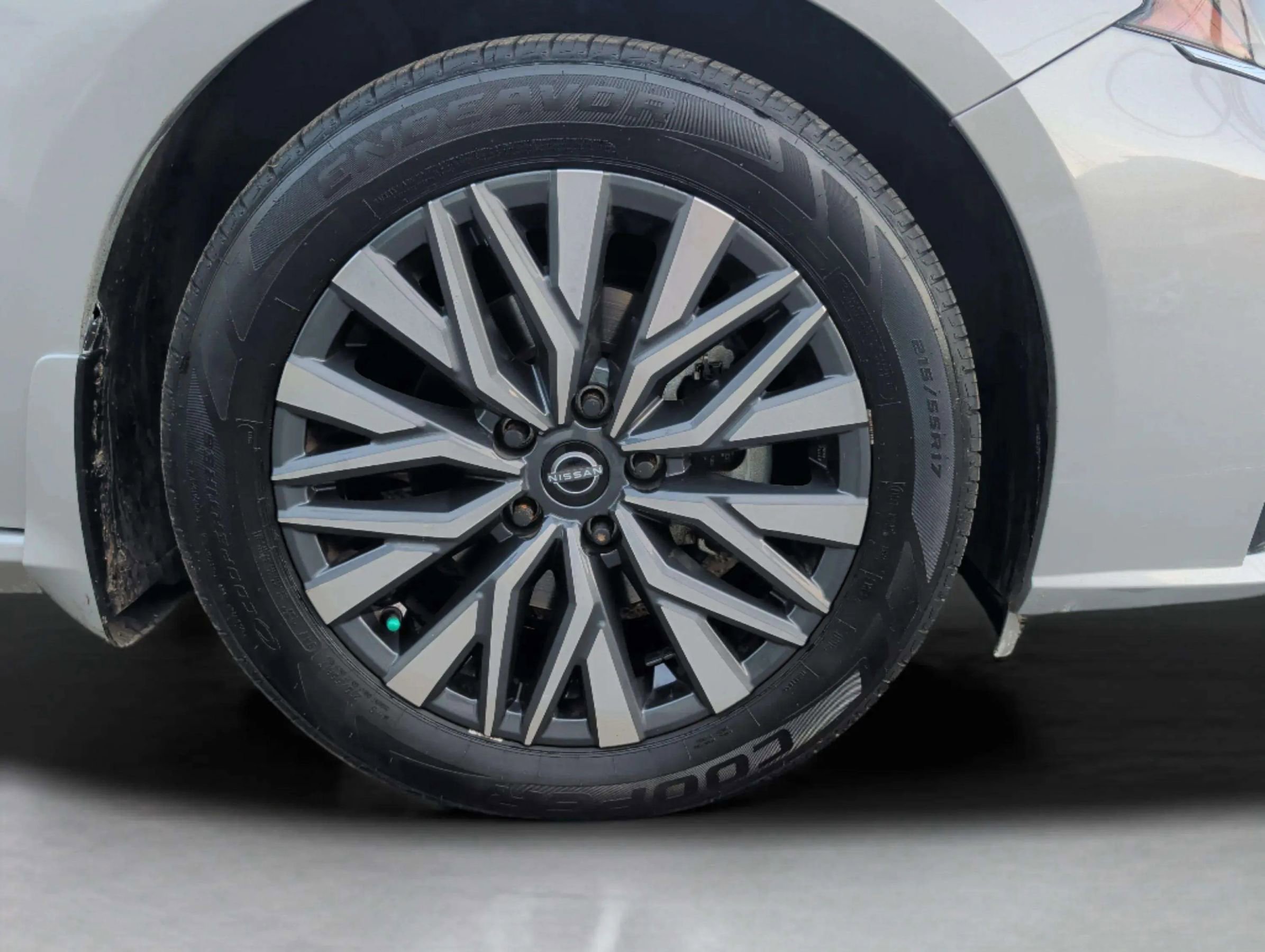 Used 2024 Nissan Altima 2.5 SV w/ SV Premium Package FWD image 39