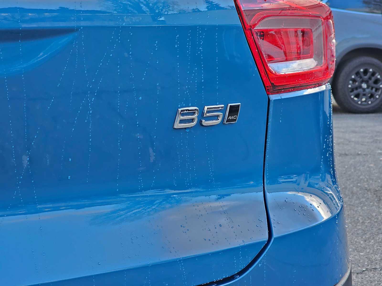 Certified 2024 Volvo XC40 B5 Plus w/ Protection Package Premier image 17