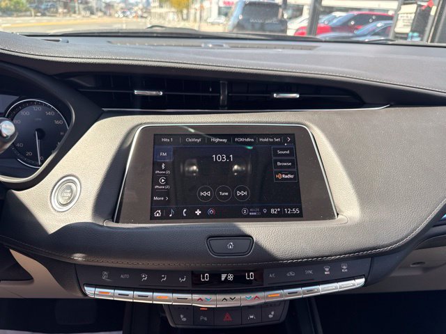 Used 2022 Cadillac XT4 Luxury w/ Cold Weather Package AWD/4WD image 18