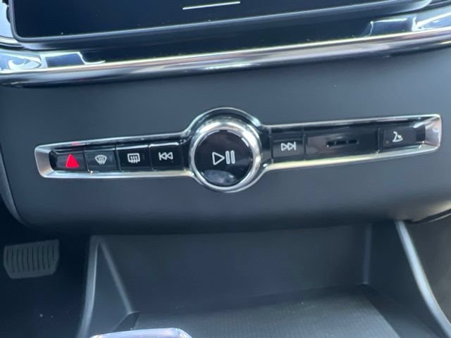 New 2026 Volvo XC90 B6 Plus w/ Protection Package AWD/4WD image 18