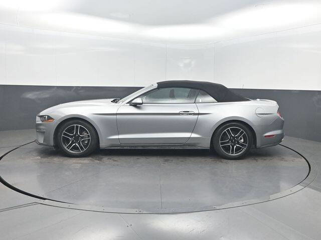 Used 2022 Ford Mustang Premium image 2