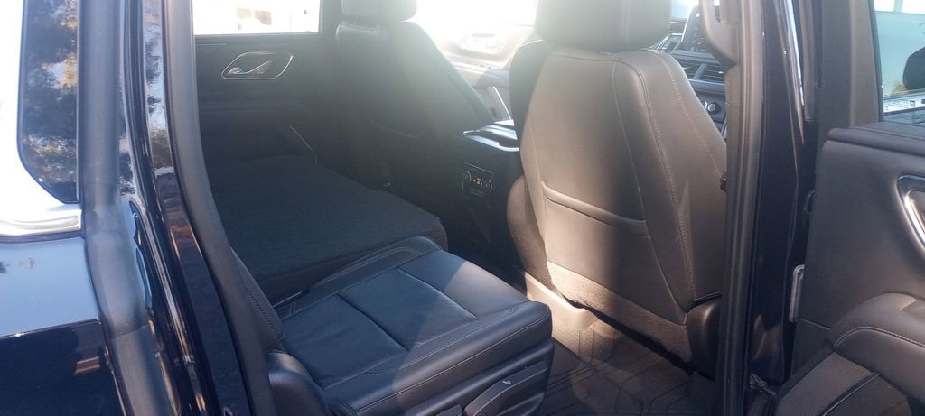 Used 2022 Chevrolet Suburban LT image 16