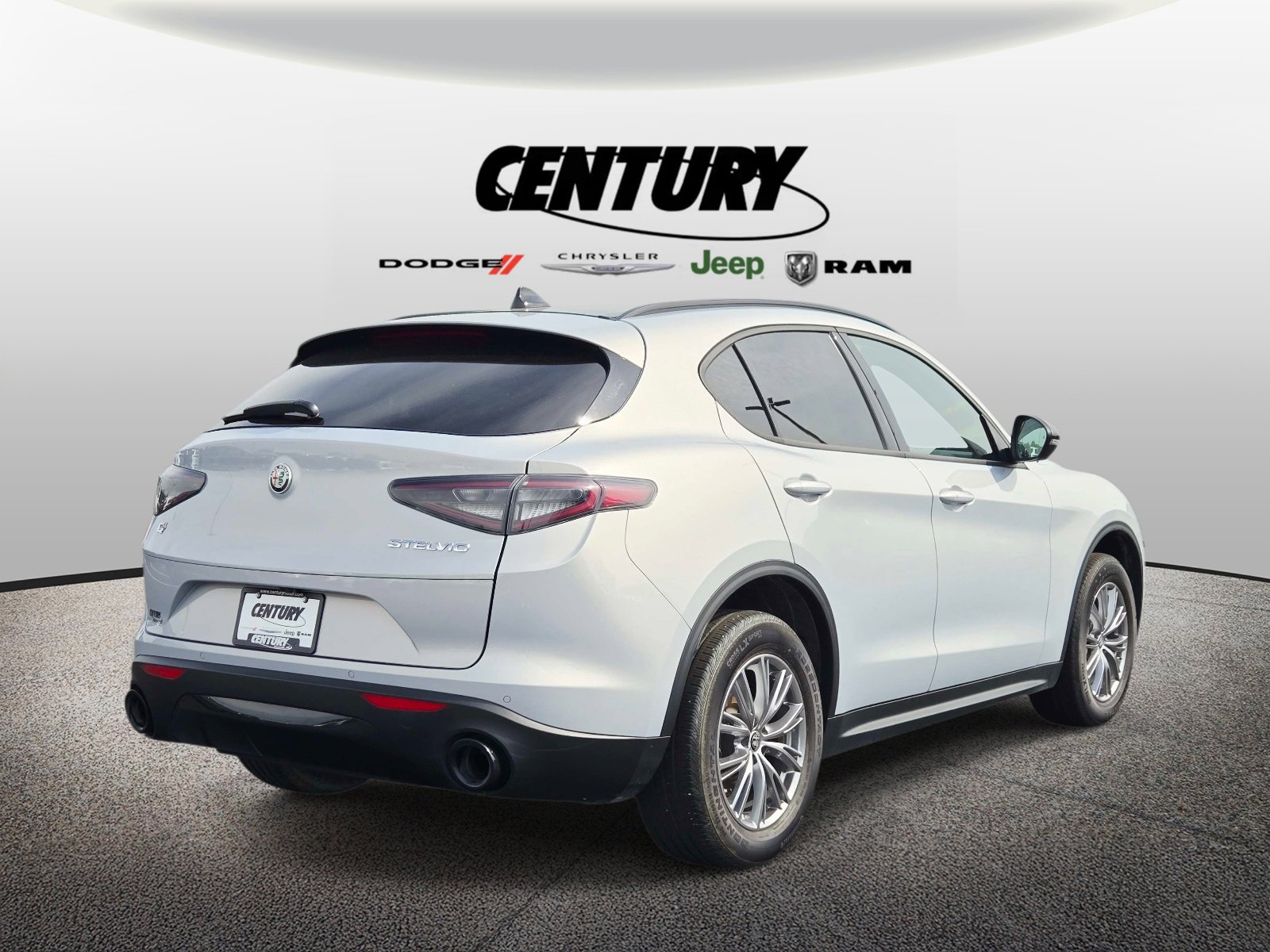 Used 2024 Alfa Romeo Stelvio Sprint AWD/4WD image 4