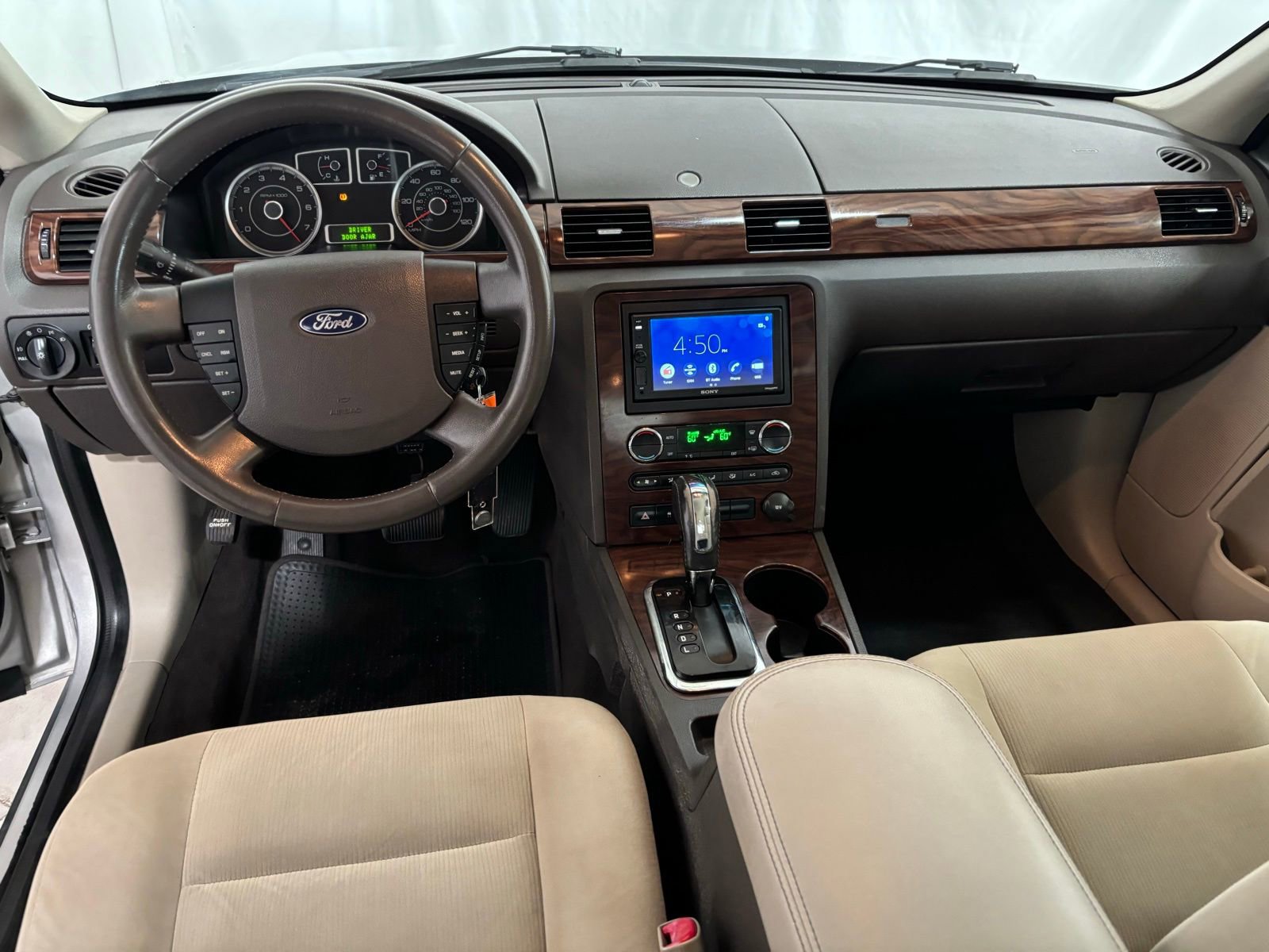 Used 2009 Ford Taurus SEL image 19