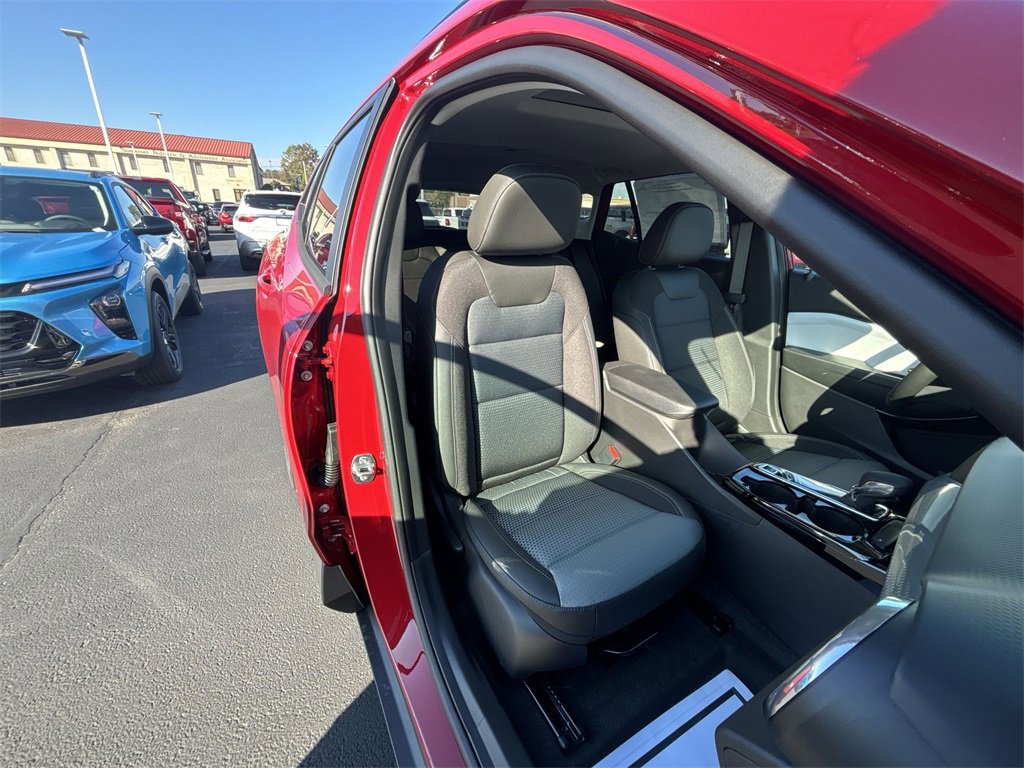 New 2026 Chevrolet Trax LT w/ Sunroof Package image 30