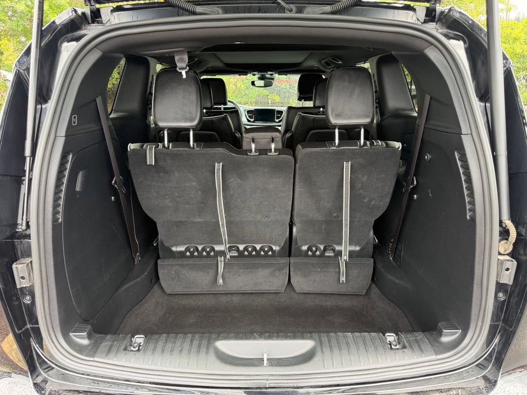 Used 2025 Chrysler Pacifica Limited FWD image 10