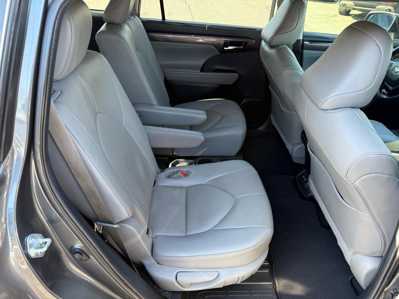 Used 2021 Toyota Highlander Limited FWD image 18