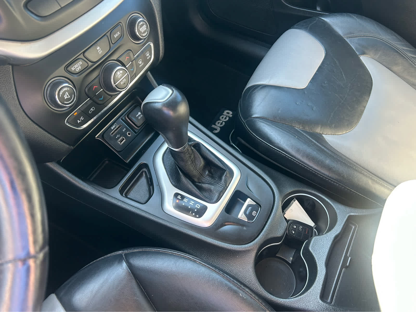 Used 2014 Jeep Cherokee Limited FWD image 30
