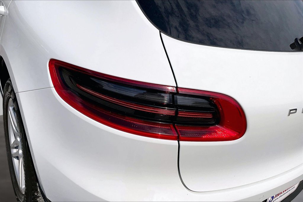 Used 2018 Porsche Macan AWD/4WD image 23